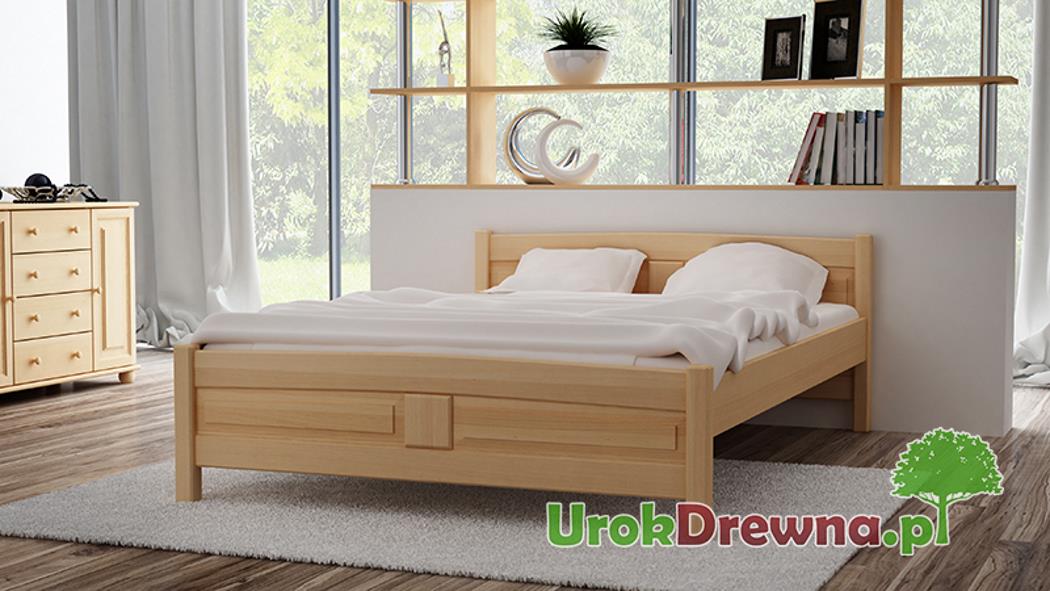 sypialnia z pięknymi meblami z naturalnego drewna