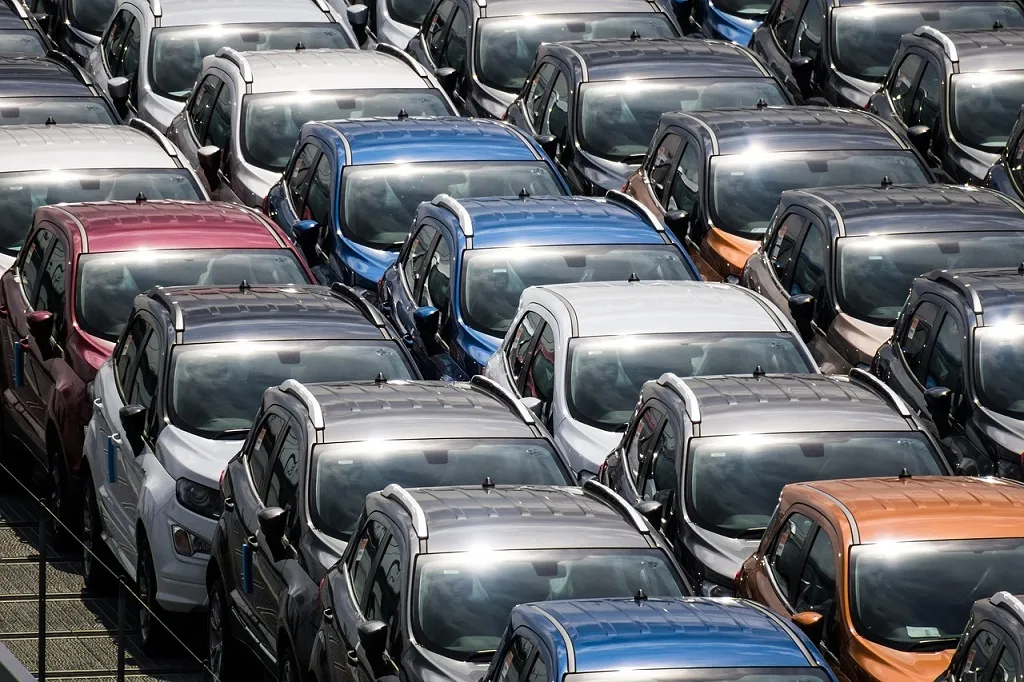 Zalety taśm nierdzewnych w branży budowlanej i motoryzacyjnej