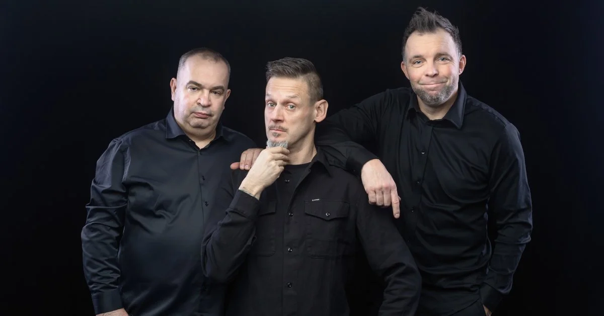 Grafika promocyjna wydarzenia Kabaret Ani Mru Mru w Cieszynie: „Mniej więcej”