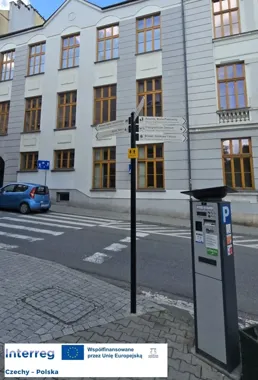 31 słupków po dwóch stronach granicy ułatwi zwiedzanie Cieszyna