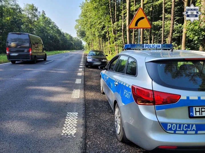 Pod prąd w Ustroniu - policjanci zatrzymali audi w ostatniej chwili