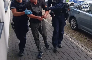 Młotek i wiatrówka w Brennej - policjanci zatrzymali 21-latka po ataku