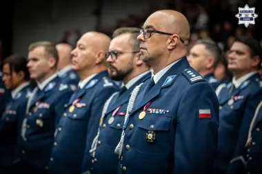 Cieszyńska Policja zyskała 11 nowych funkcjonariuszy po rekordowym ślubowaniu