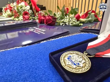 Święto Policji w Cieszynie. Czterech funkcjonariuszy z odznakami