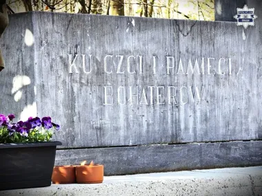 Pod Wałką znów stanęły wieńce - Cieszyn wrócił do mrocznej historii