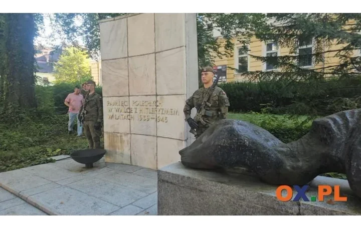 W Cieszynie uczczono 87. rocznicę wojny. Kwiaty złożono w kilku miejscach