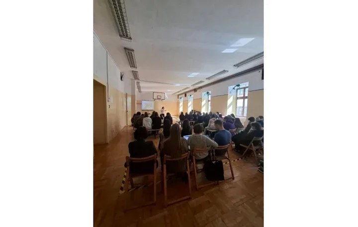 Dermokosmos wraca do szkół powiatu i mówi nastolatkom, jak dbać o skórę