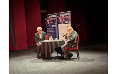 Mickiewicz wraca na scenę. Bralczyk otworzył cykl bez szkolnego nadęcia