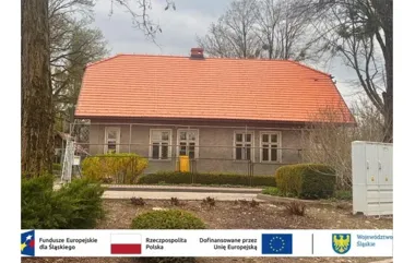 Domek Ogrodnika odzyskuje dawny blask. Remont w Górkach Wielkich przyspiesza