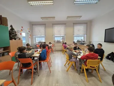 W Kiczycach szkolny obiad wreszcie ma własną, wygodną jadalnię