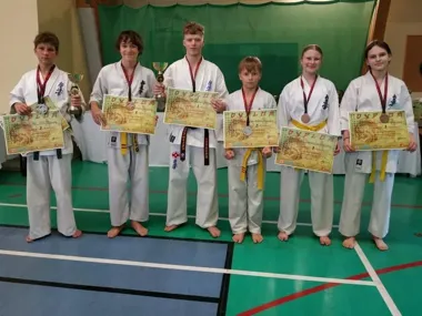 Cieszyńscy karatecy wrócili z siedmioma medalami i obronionymi tytułami