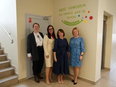 Kurator zobaczyła szkołę, która jeszcze niedawno była placem budowy