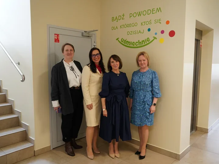 Kurator zobaczyła szkołę, która jeszcze niedawno była placem budowy