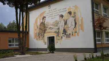 Reymont, uczennica i przyszły kucharz. Nowy mural zdobi szkołę w Wiśle
