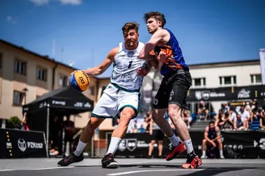 Koszykówka 3x3 w centrum Wisły – przy placu Hoffa było głośno i sportowo